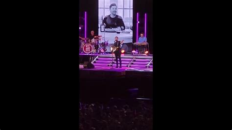 encoxada concert twitter|WATCH: Scotty McCreery stops concert in Colorado to point out .